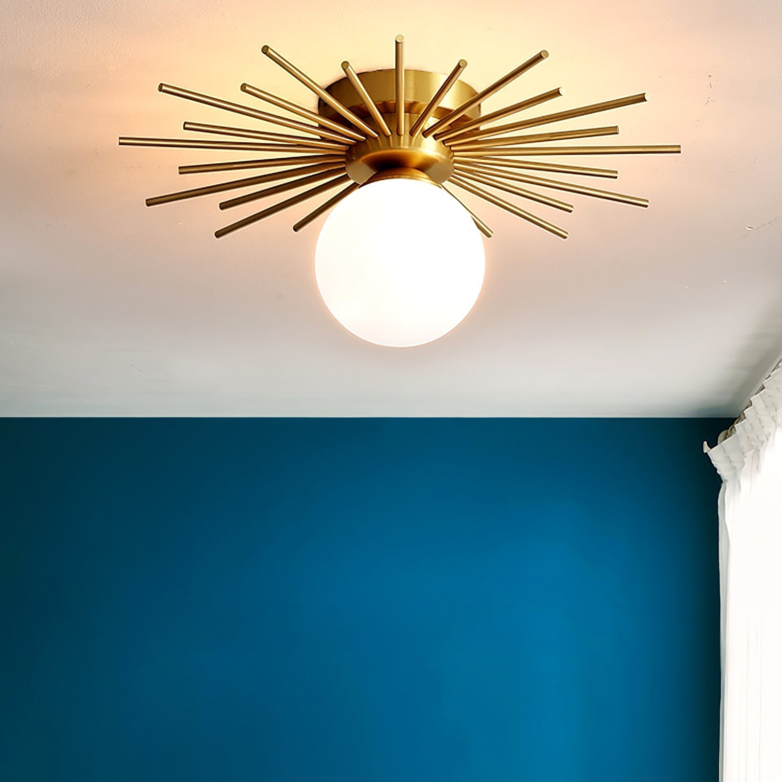 Éclairage de Plafond Élégant - Design Unique en Laiton et Verre