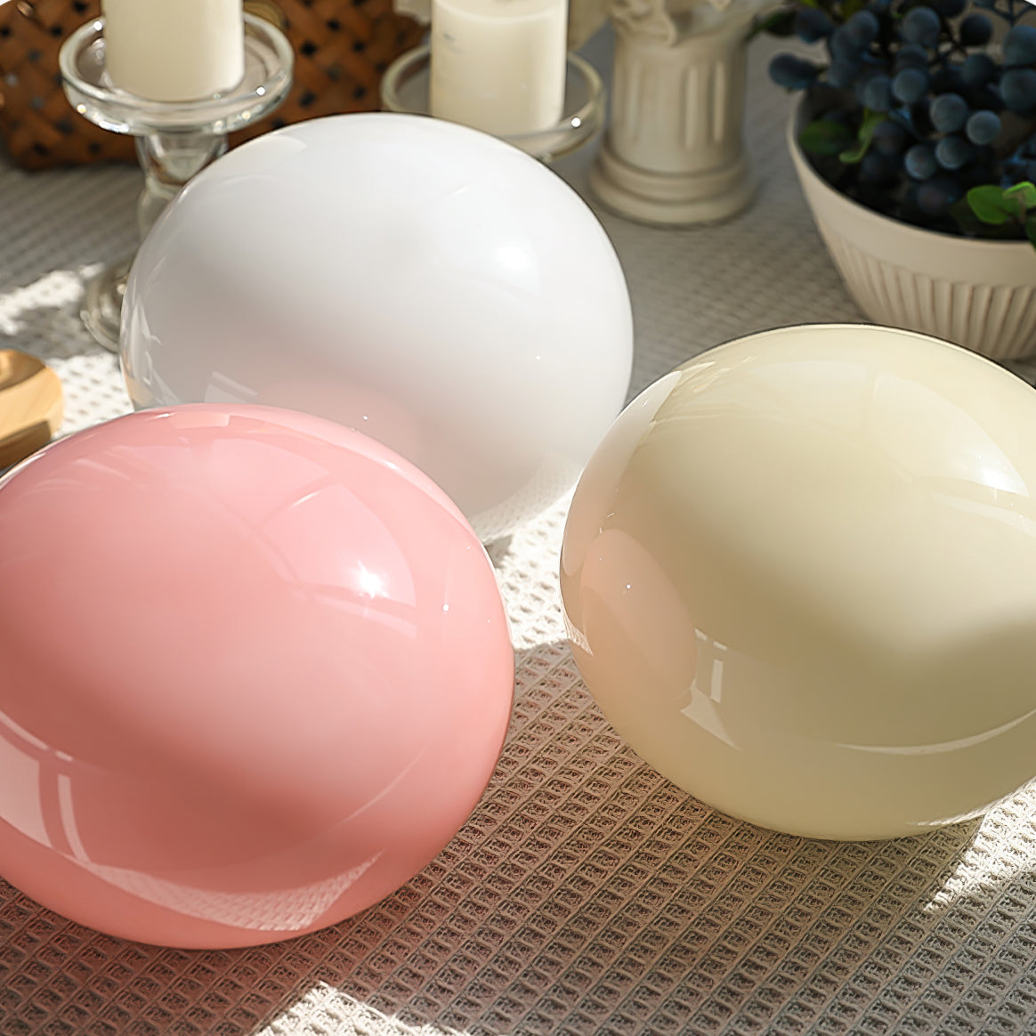 Lampe de Table Ludique en Verre - Finition Dorée et Abat-jour Rose