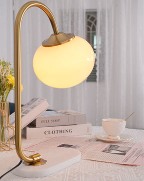 Lampe de Table Ludique en Verre - Finition Dorée et Abat-jour Rose
