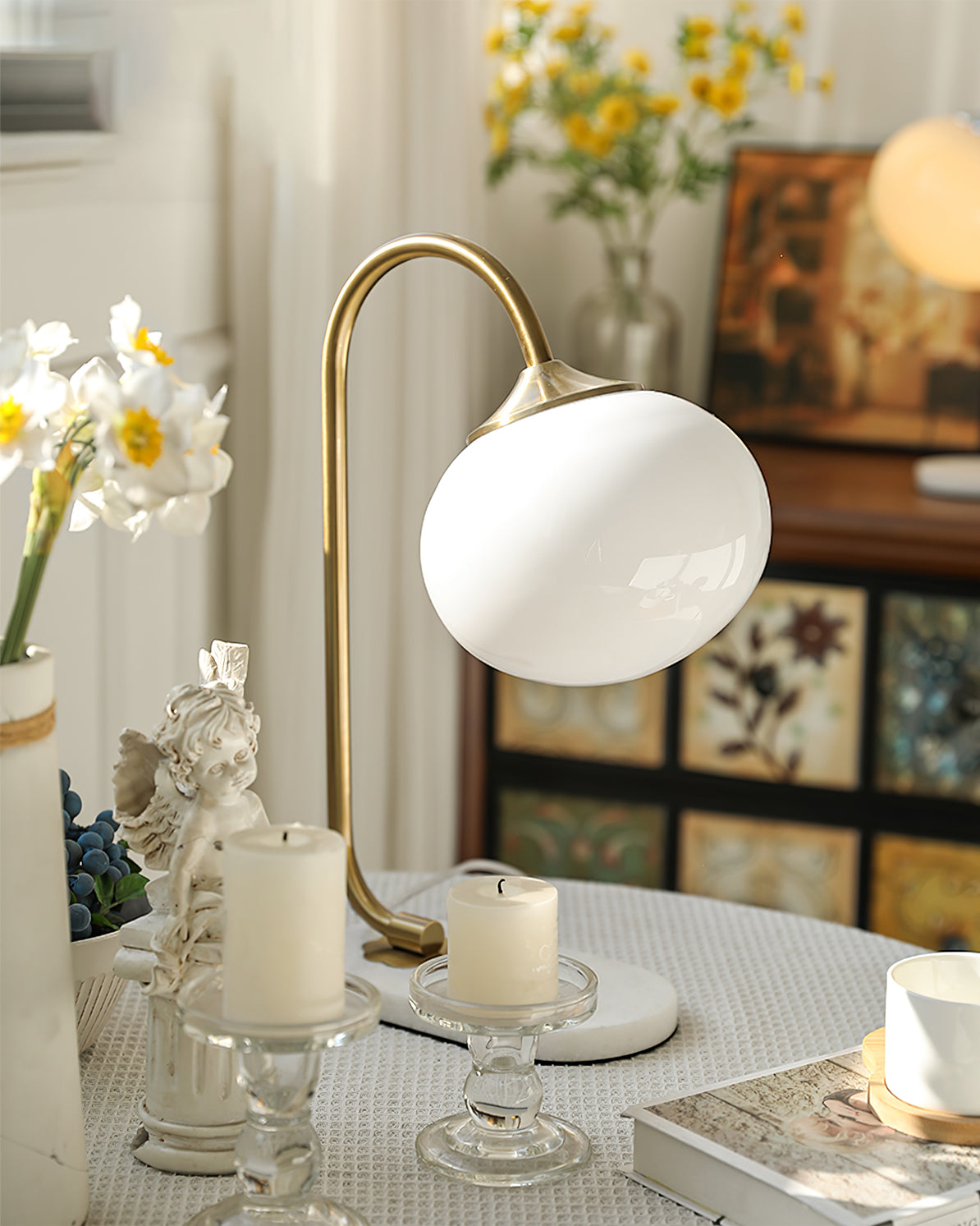 Lampe de Table Ludique en Verre - Finition Dorée et Abat-jour Rose