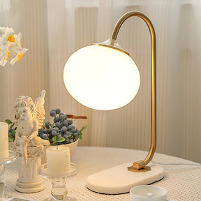 Lampe de Table Ludique en Verre - Finition Dorée et Abat-jour Rose