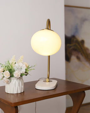 Lampe de Table Ludique en Verre - Finition Dorée et Abat-jour Rose