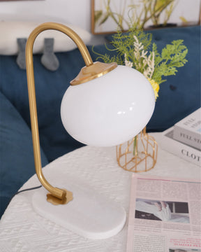 Lampe de Table Ludique en Verre - Finition Dorée et Abat-jour Rose