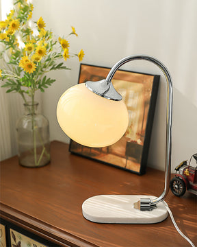 Lampe de Table Ludique en Verre - Finition Dorée et Abat-jour Rose