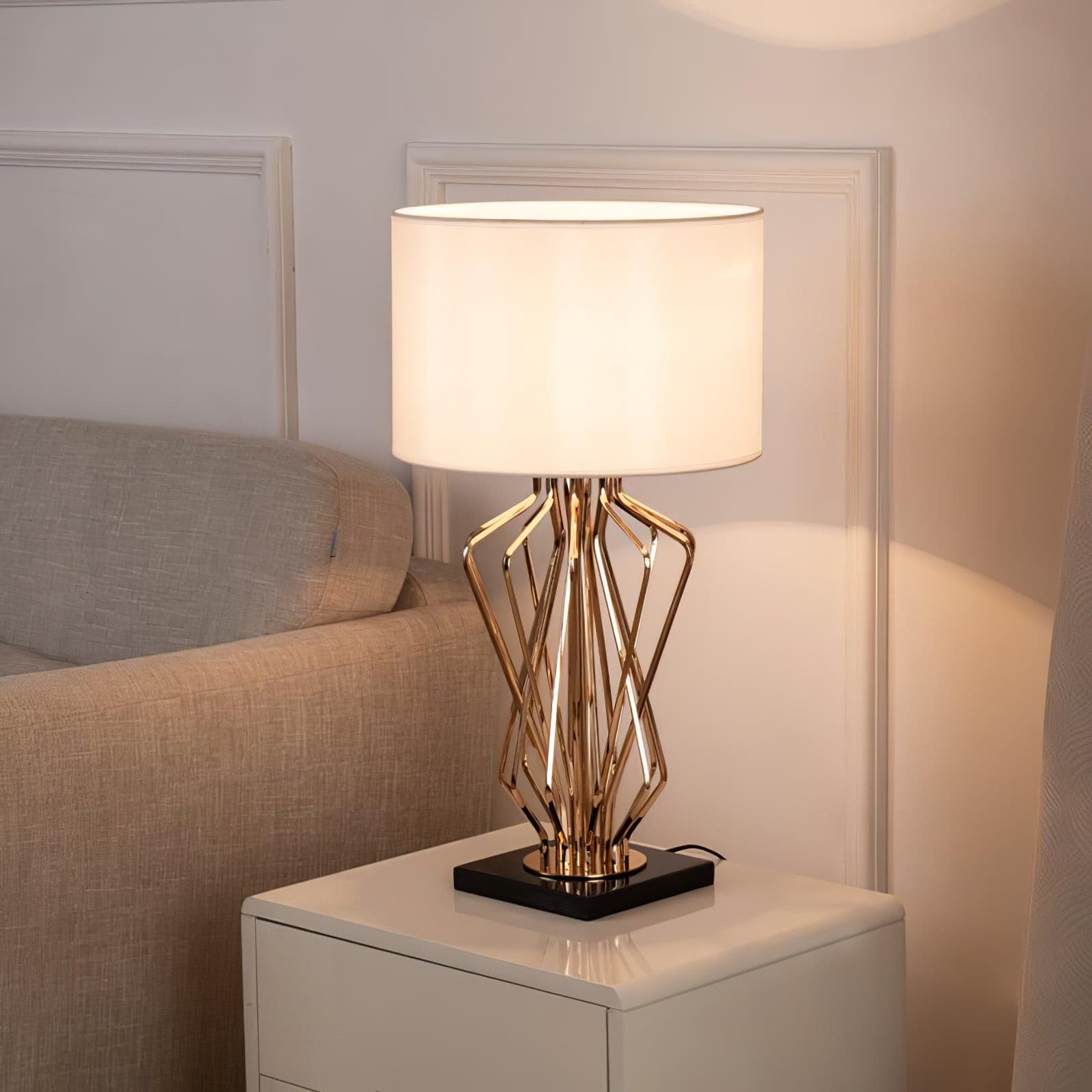 Lampe de Table Élégante en Métal - Design Raffiné avec Abat-jour en Lin