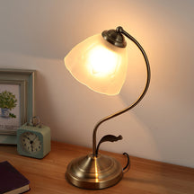 Lampe de Table Florale en Verre - Finition Dorée et Design Élégant
