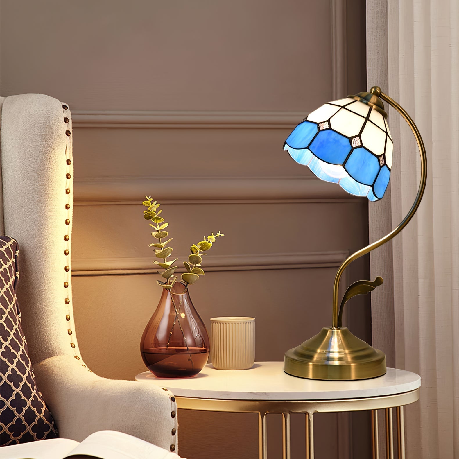 Lampe de Table Florale en Verre - Finition Dorée et Design Élégant