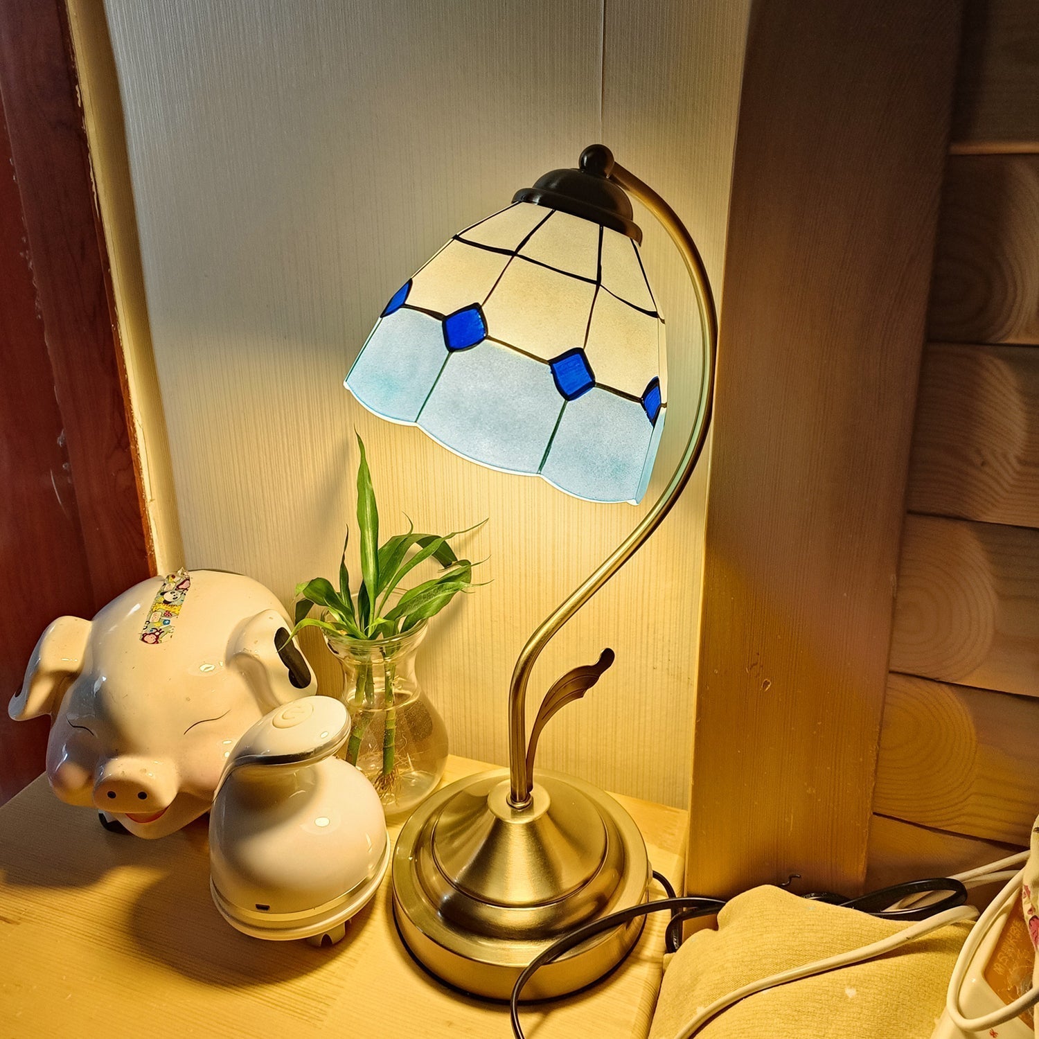 Lampe de Table Florale en Verre - Finition Dorée et Design Élégant