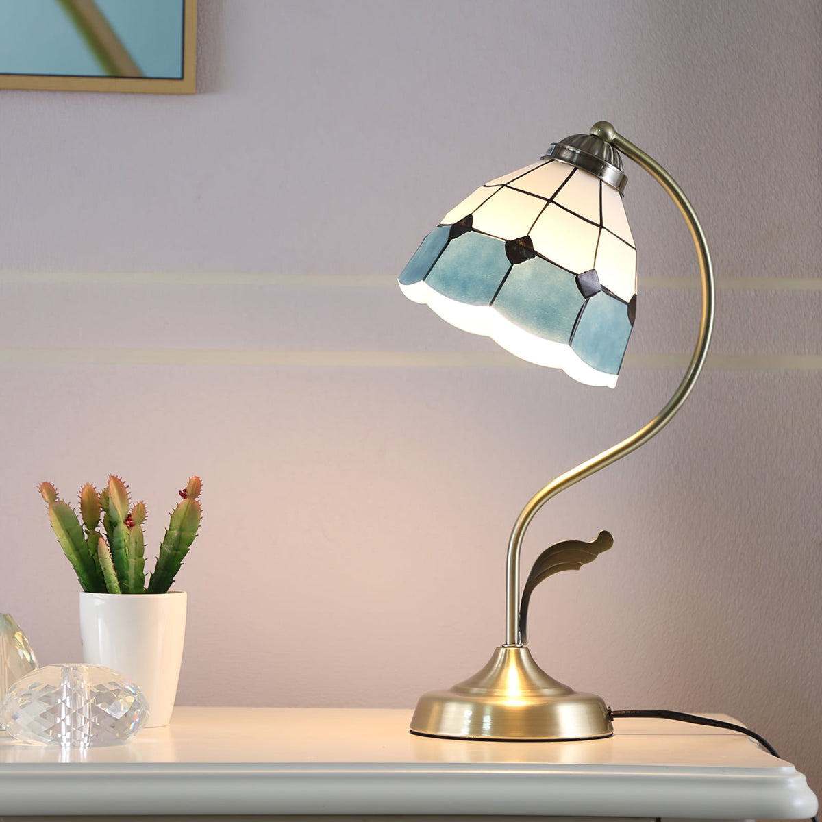 Lampe de Table Florale en Verre - Finition Dorée et Design Élégant
