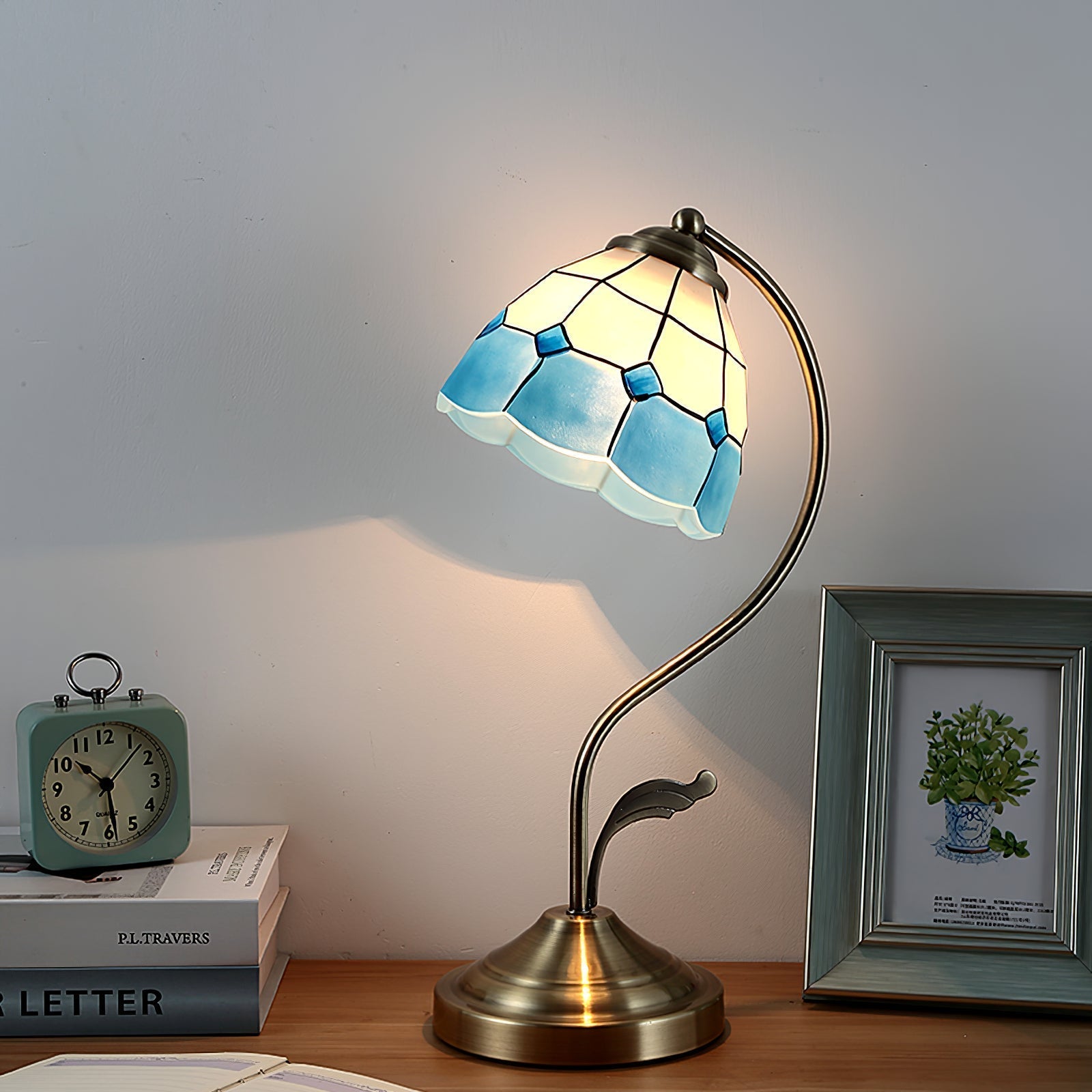 Lampe de Table Florale en Verre - Finition Dorée et Design Élégant