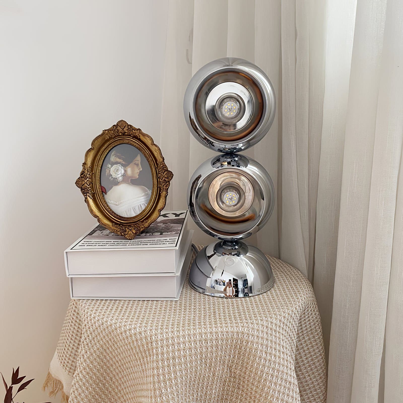 Lampe de Table Élégante - Design Contemporain et Éclairage Doux
