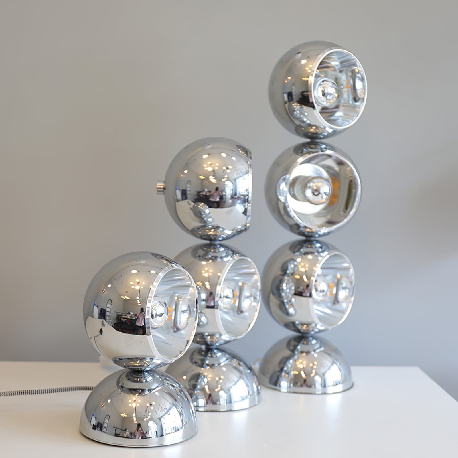 Lampe de Table Élégante - Design Contemporain et Éclairage Doux