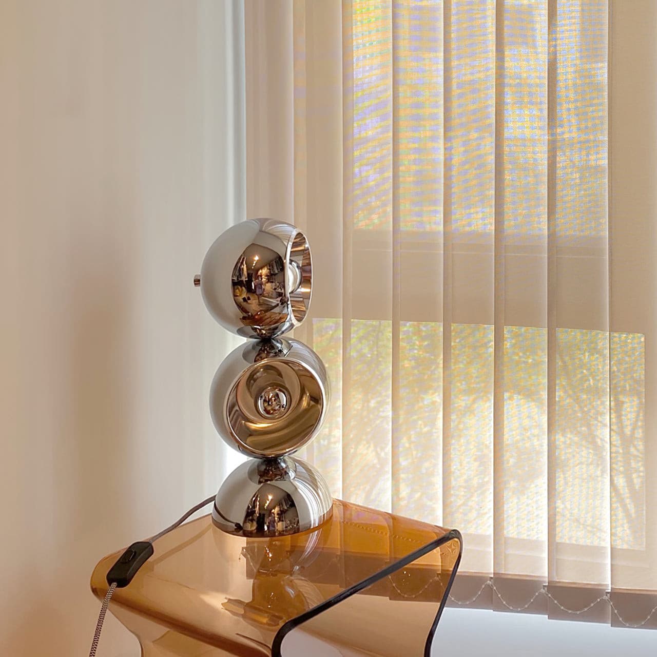 Lampe de Table Élégante - Design Contemporain et Éclairage Doux