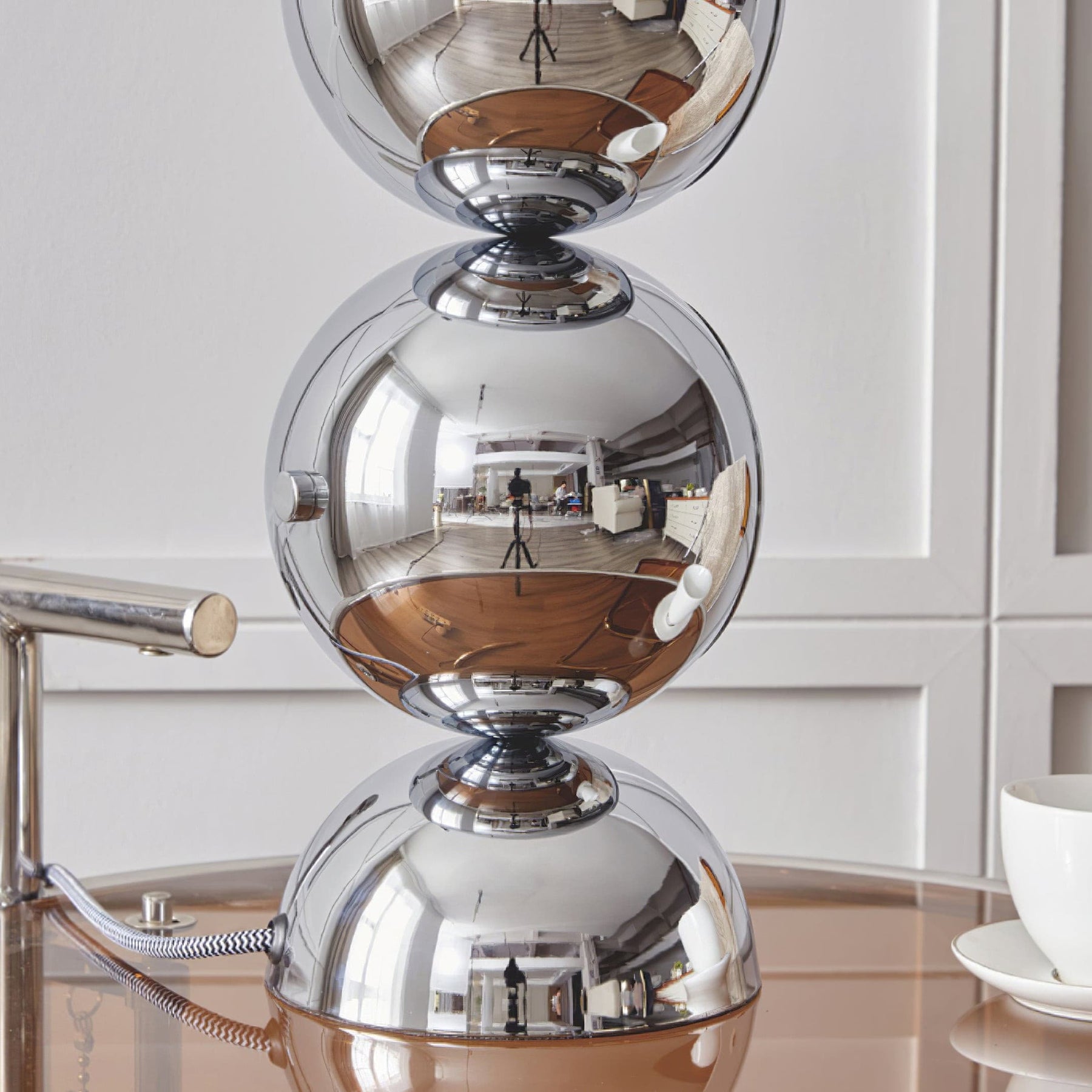 Lampe de Table Élégante - Design Contemporain et Éclairage Doux