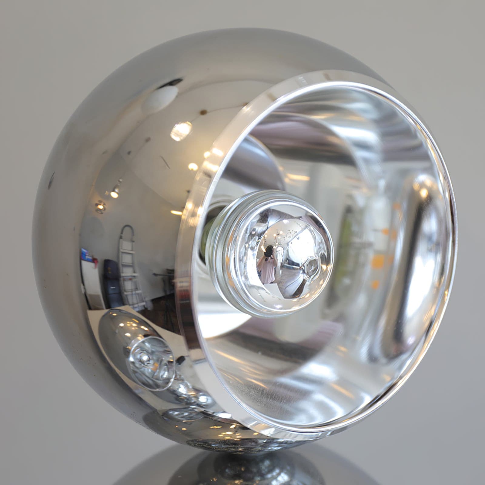 Lampe de Table Élégante - Design Contemporain et Éclairage Doux