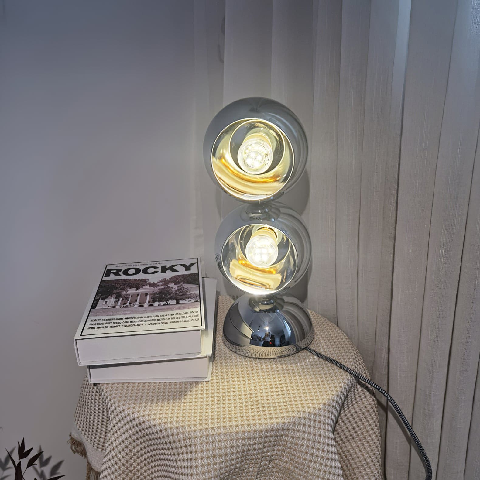 Lampe de Table Élégante - Design Contemporain et Éclairage Doux