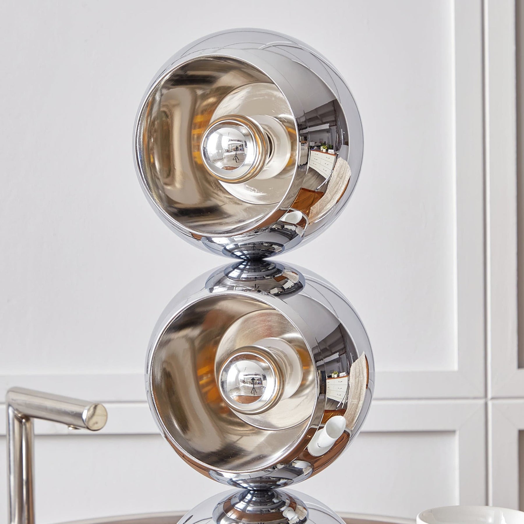 Lampe de Table Élégante - Design Contemporain et Éclairage Doux