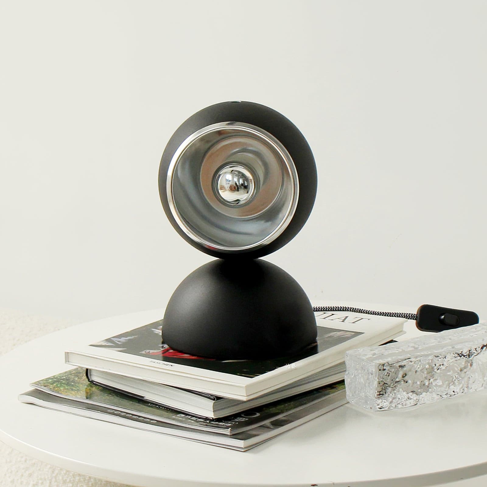 Lampe de Table Élégante - Design Contemporain et Éclairage Doux