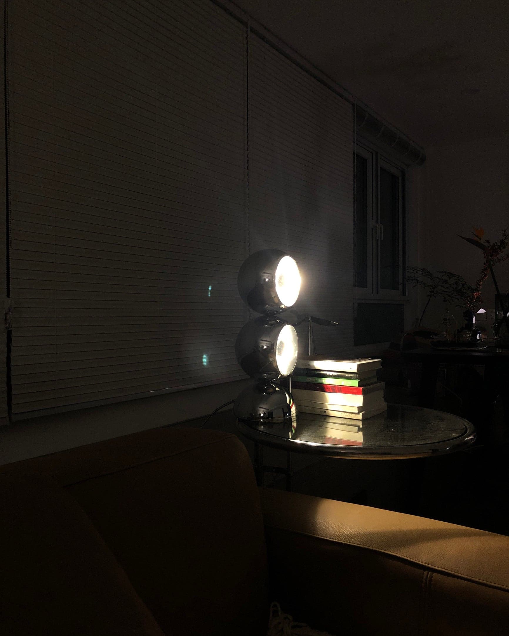 Lampe de Table Élégante - Design Contemporain et Éclairage Doux