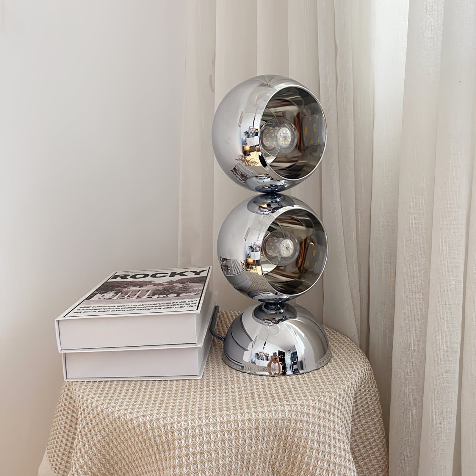 Lampe de Table Élégante - Design Contemporain et Éclairage Doux