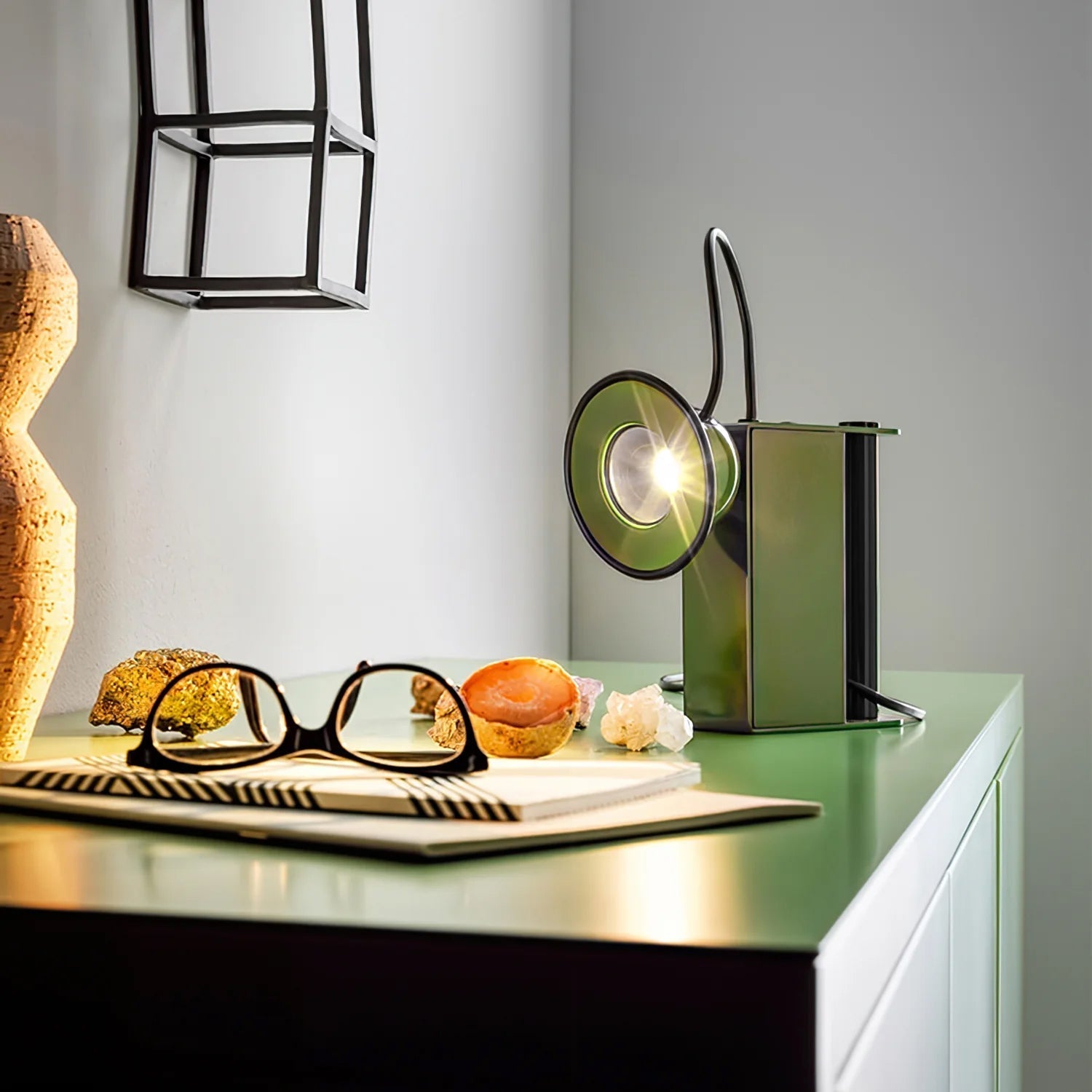 Lampe de Table LED Ajustable - Éclairage Précis et Design Élégant
