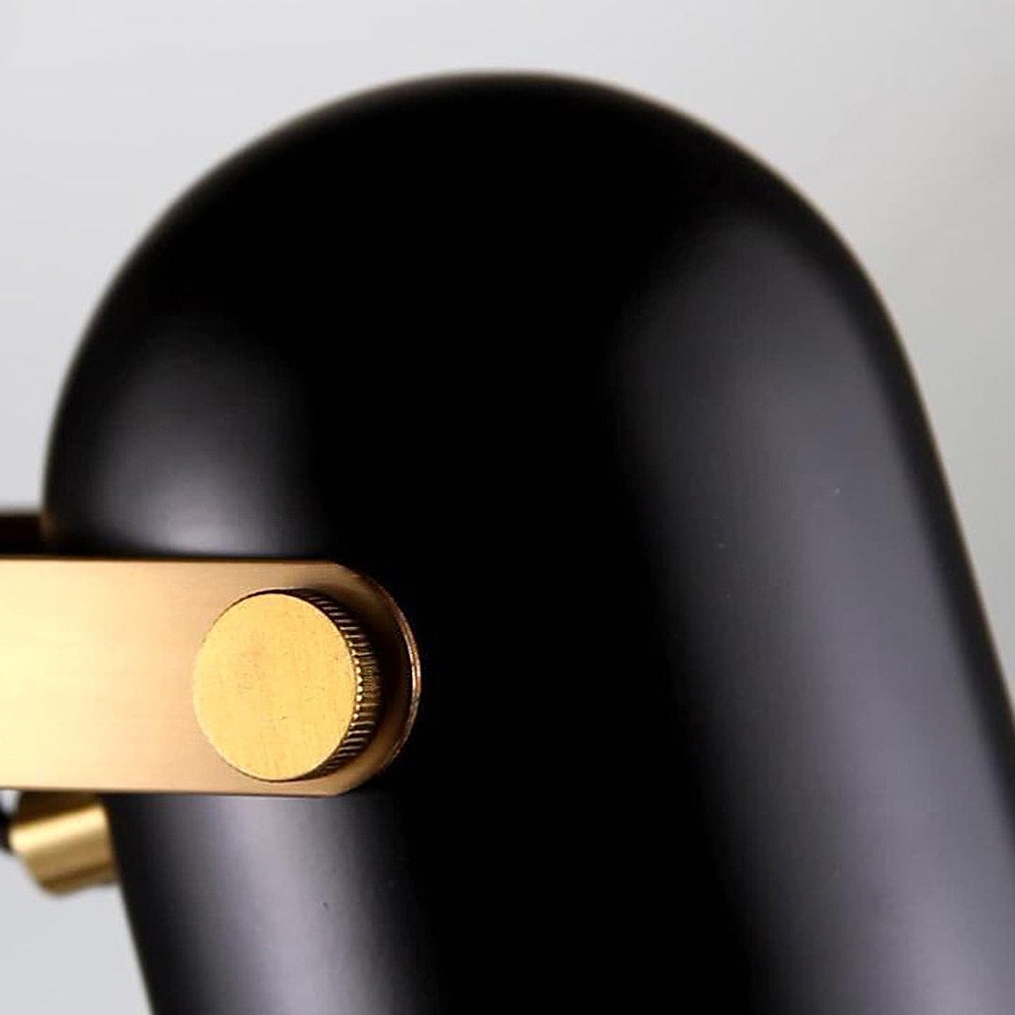 Lampe de Bureau Minimaliste - Éclairage Ajustable et Élégant