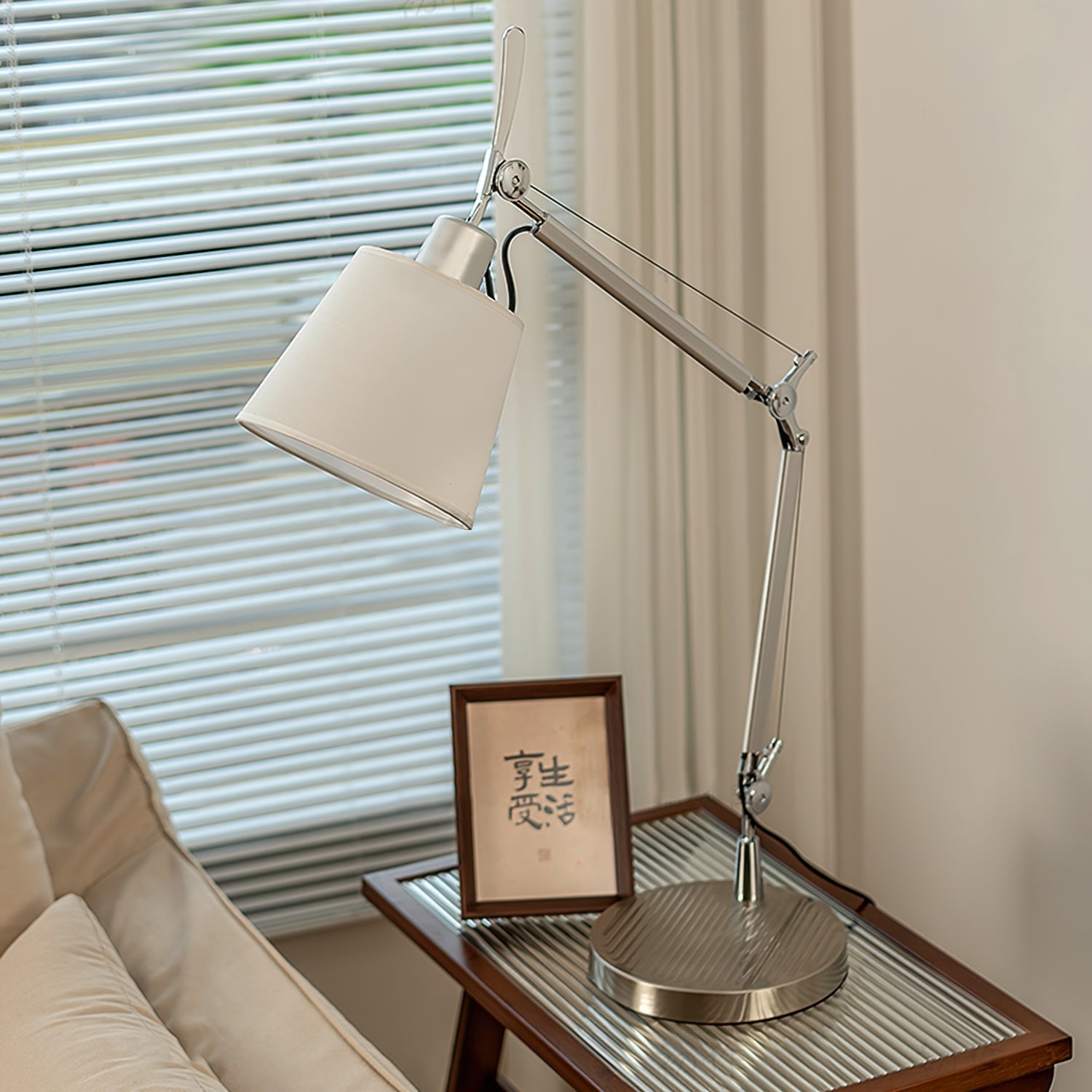 Lampe de Table Moderne Réglable - Élégance et Fonctionnalité pour Tous Espaces
