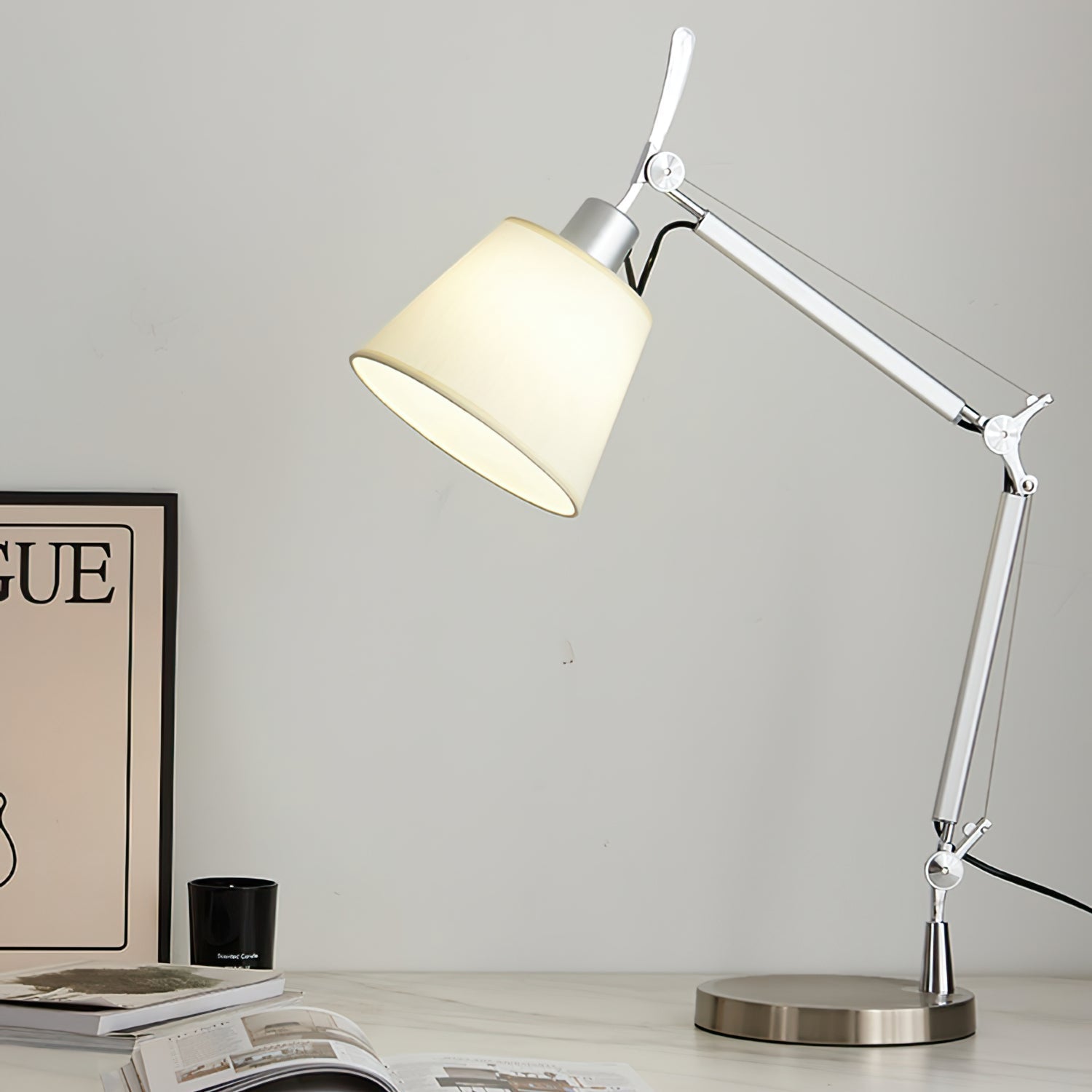 Lampe de Table Moderne Réglable - Élégance et Fonctionnalité pour Tous Espaces