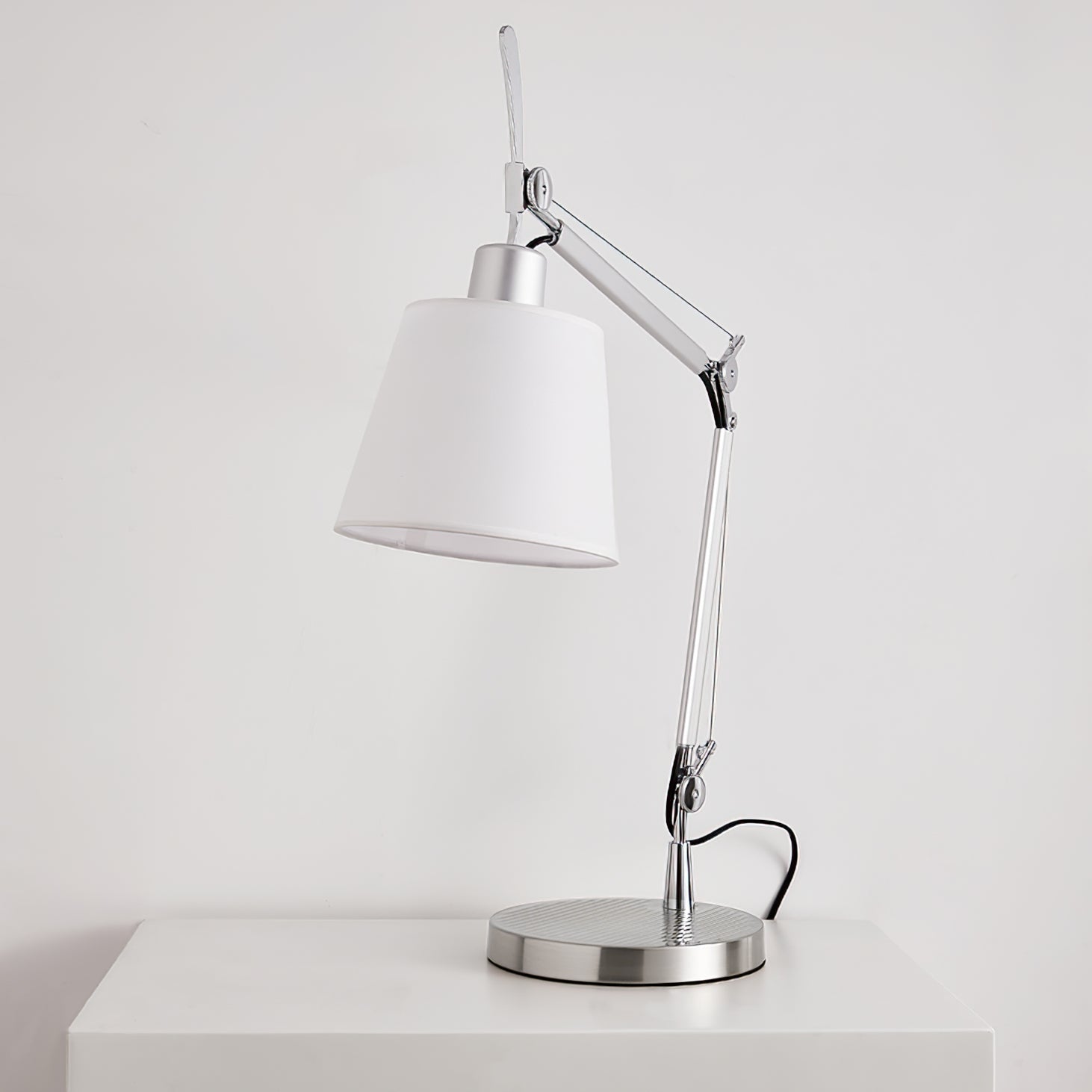 Lampe de Table Moderne Réglable - Élégance et Fonctionnalité pour Tous Espaces