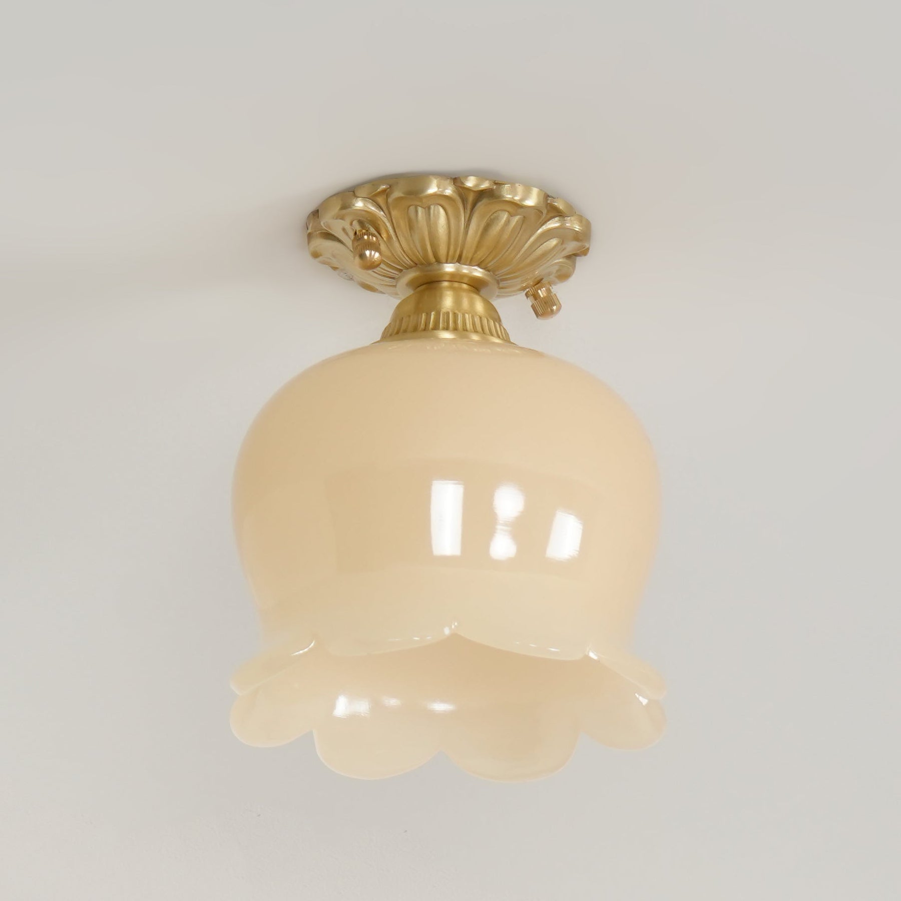 Éclairage de Plafond en Résine - Ambiance Chaleureuse et Élégante
