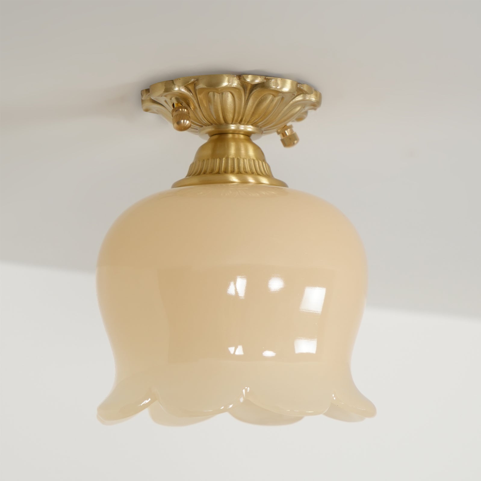 Éclairage de Plafond en Résine - Ambiance Chaleureuse et Élégante