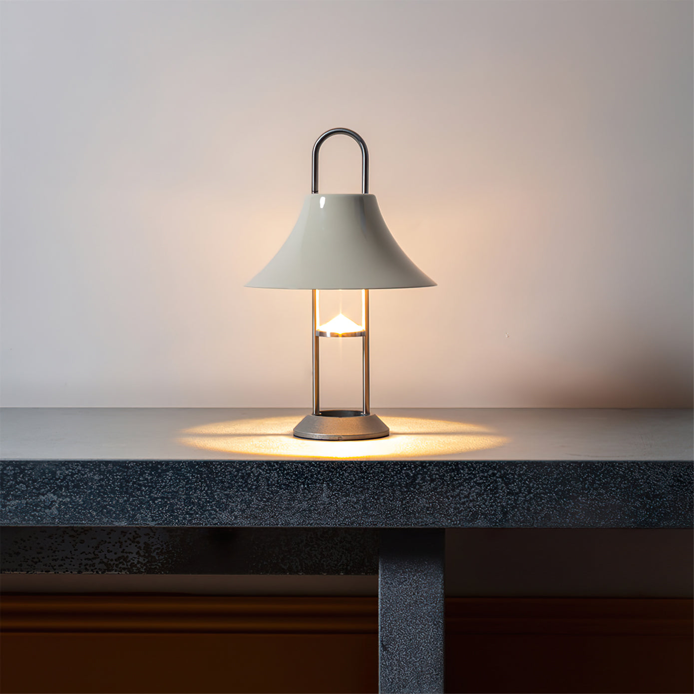 Lampe LED Portable et Multifonctionnelle - Éclairage Intérieur et Extérieur Élégant