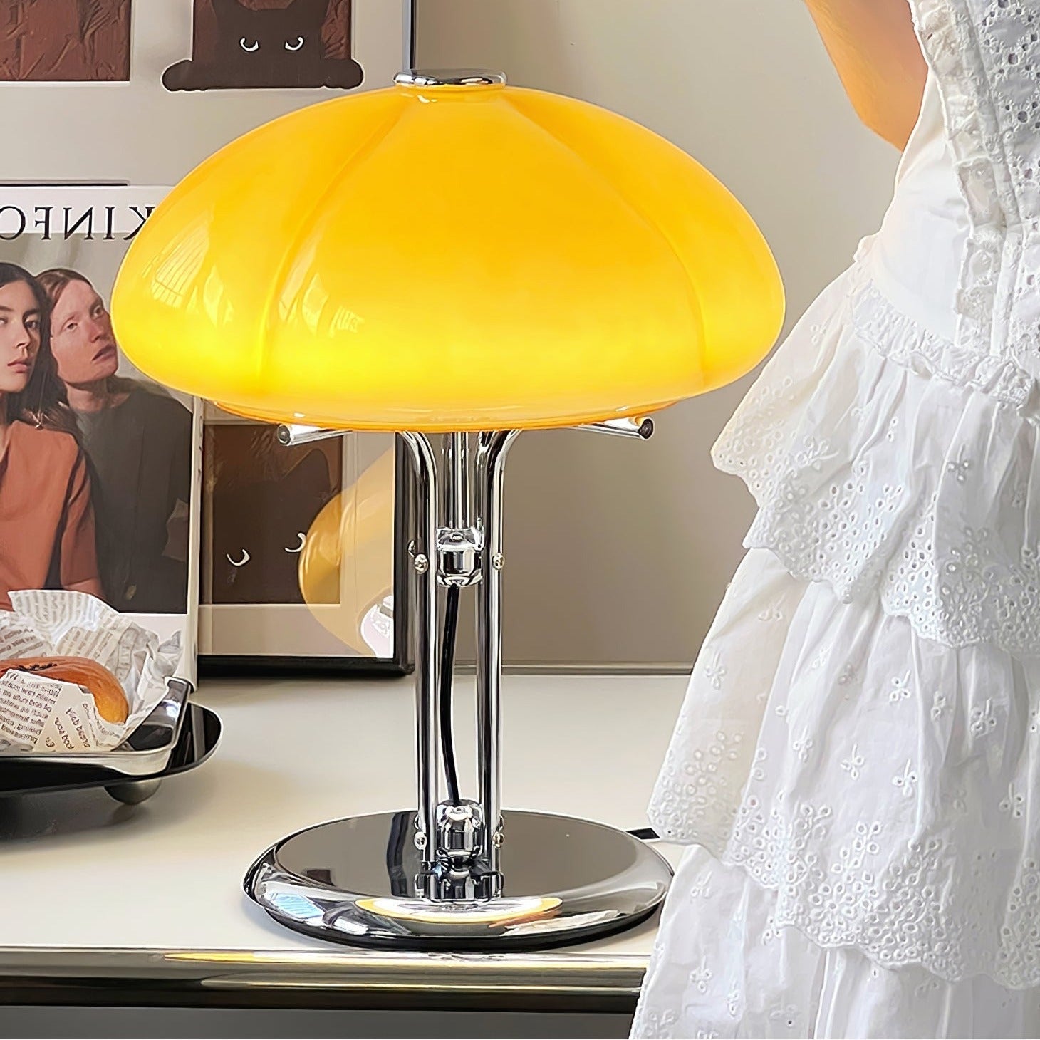 Lampe de Table Bauhaus - Éclairage Ambre et Design Élégant