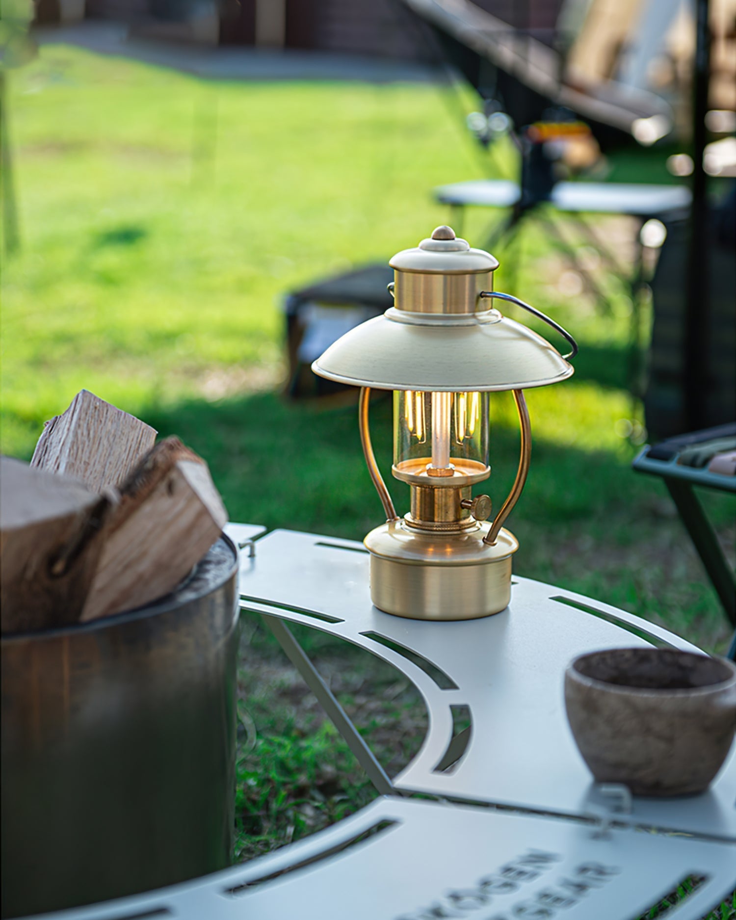 Lampe de Jardin LED Rechargeable - Éclairage Élégant et Résistant aux Intempéries