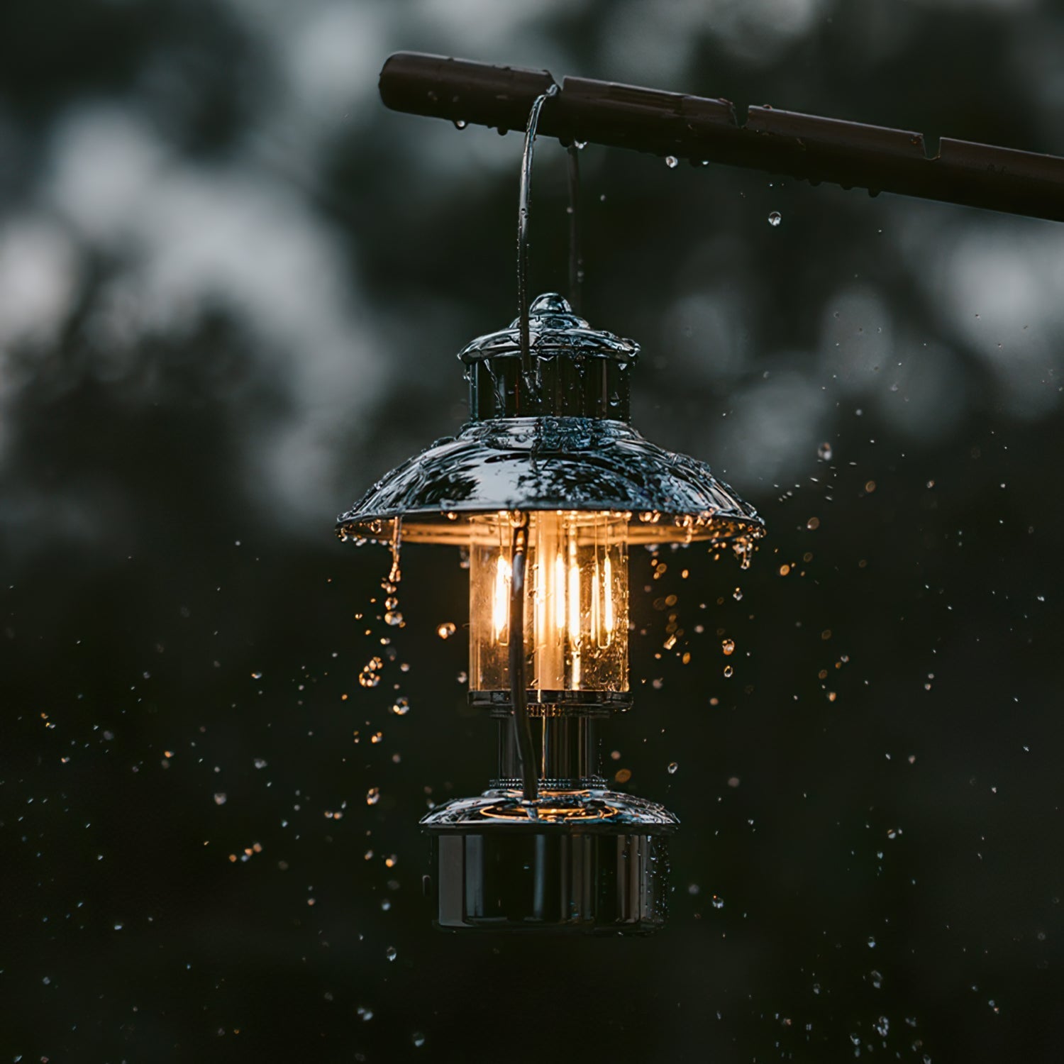 Lampe de Jardin LED Rechargeable - Éclairage Élégant et Résistant aux Intempéries