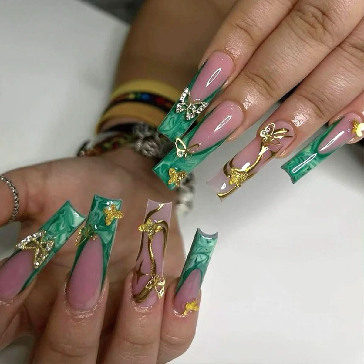 Ongles Press-On Roses Premium - Application Rapide et Élégante