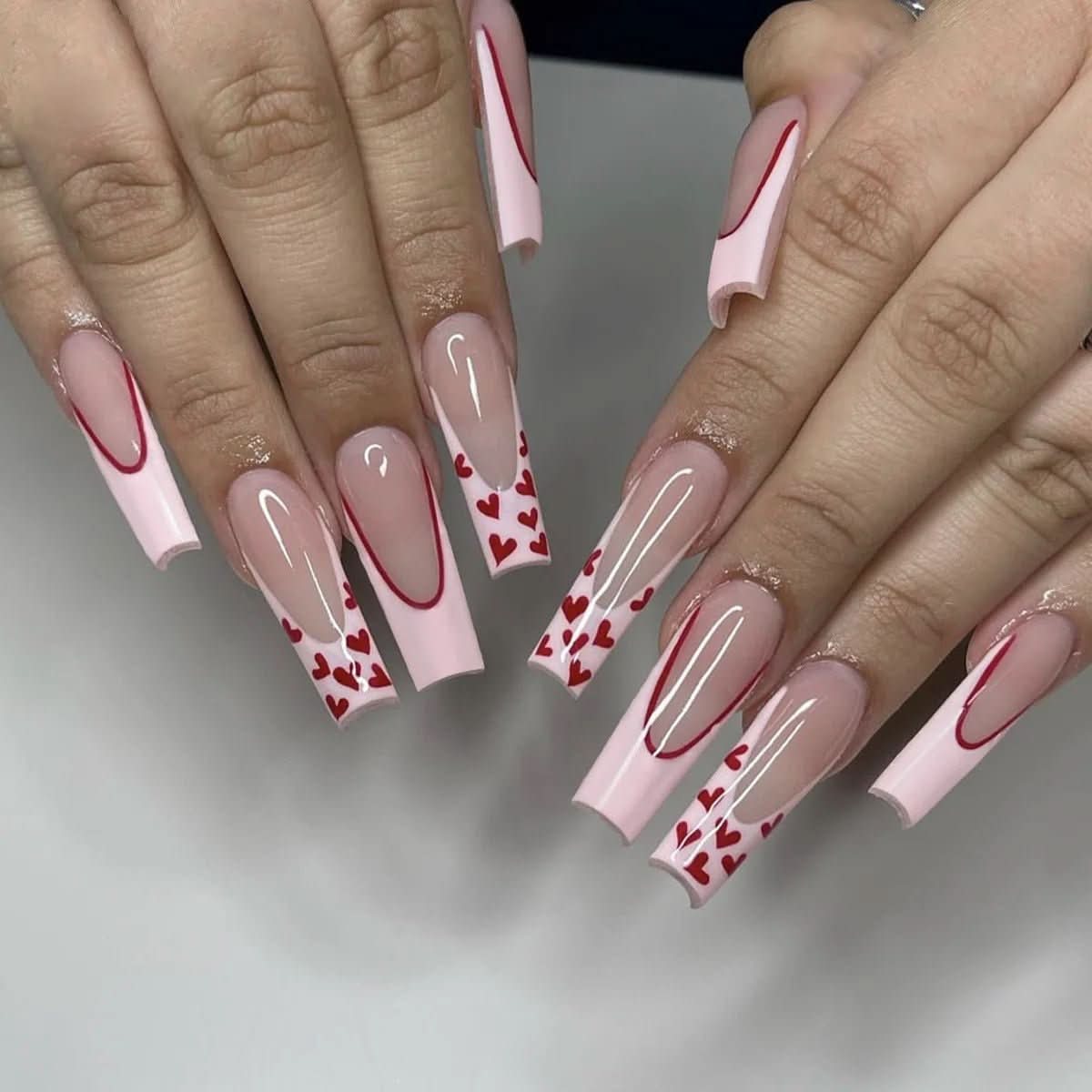 Ongles Press-On Roses Premium - Application Rapide et Élégante