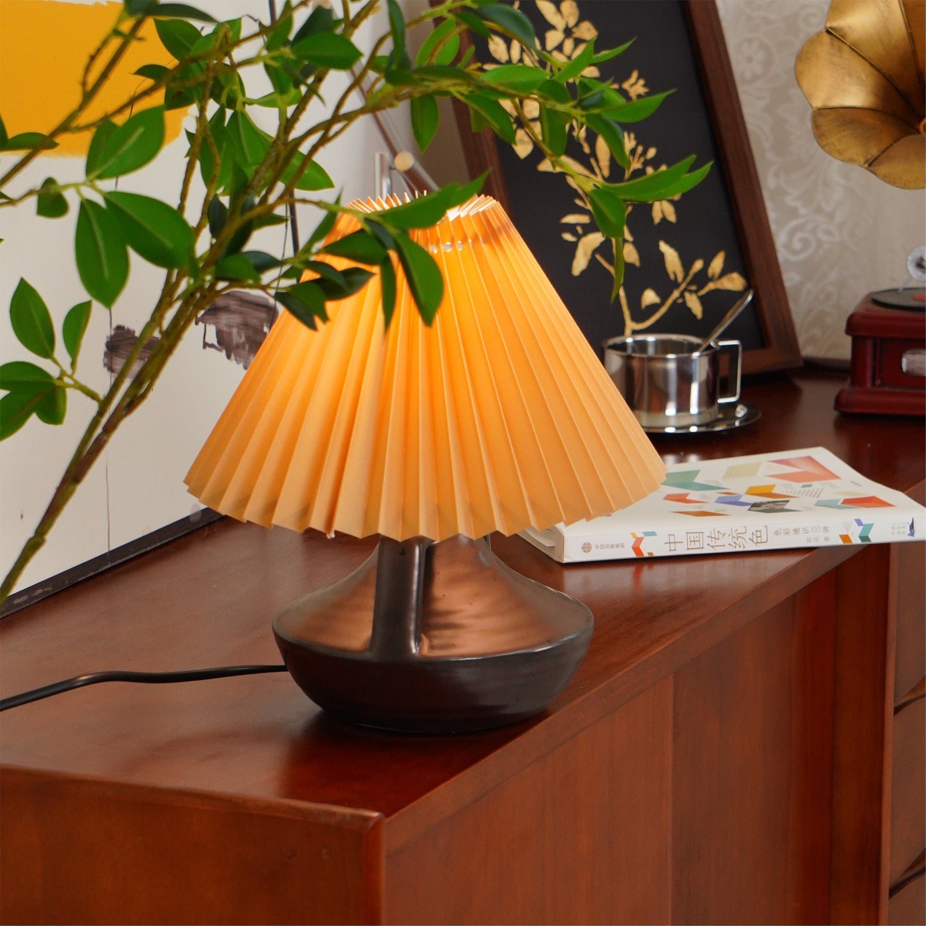 Lampe de Table Élégante avec Abat-jour Plissé - Ambiance Chaleureuse et Cosy