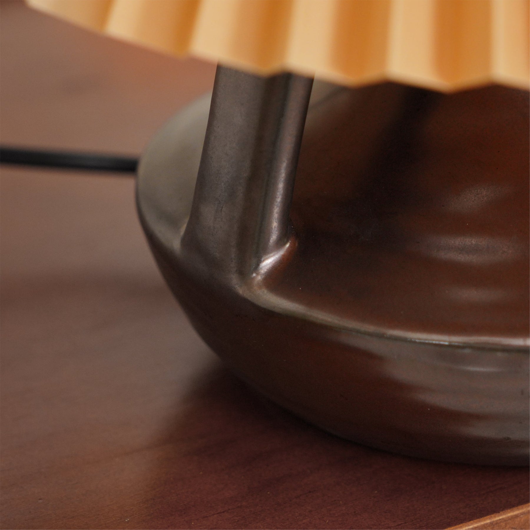 Lampe de Table Élégante avec Abat-jour Plissé - Ambiance Chaleureuse et Cosy