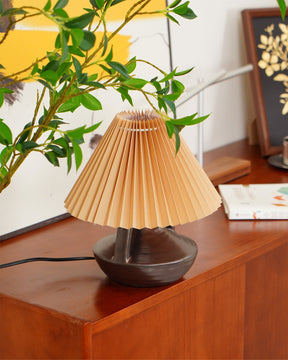 Lampe de Table Élégante avec Abat-jour Plissé - Ambiance Chaleureuse et Cosy
