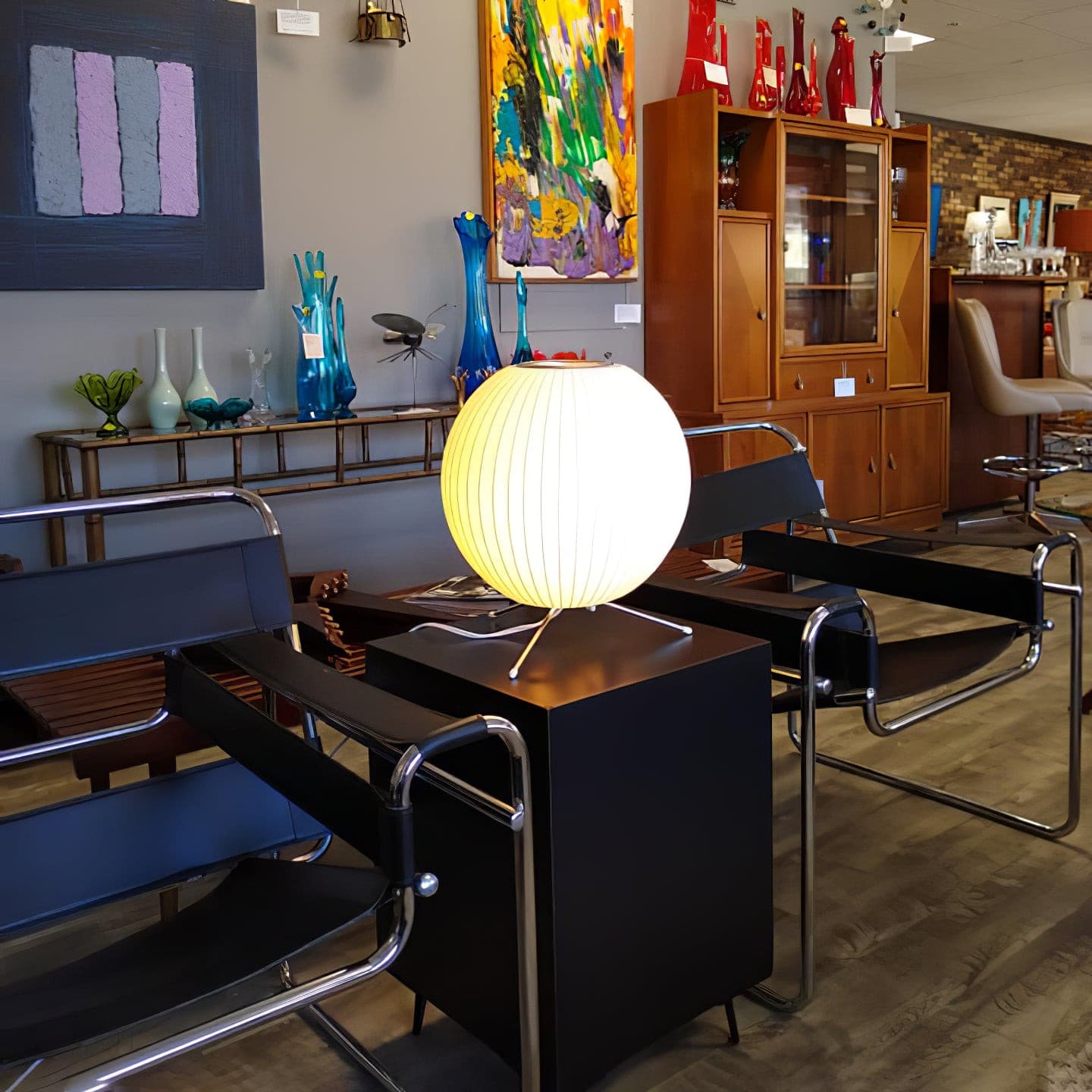 Lampe sur Trépied Sphérique - Design Élégant et Flexible