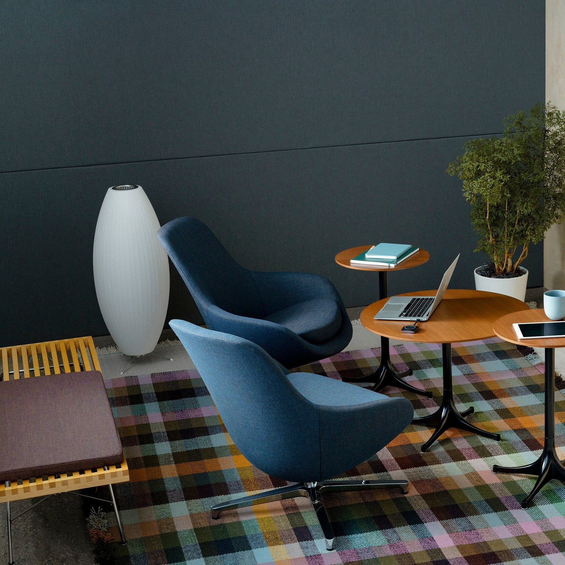 Lampe sur Trépied Sphérique - Design Élégant et Flexible