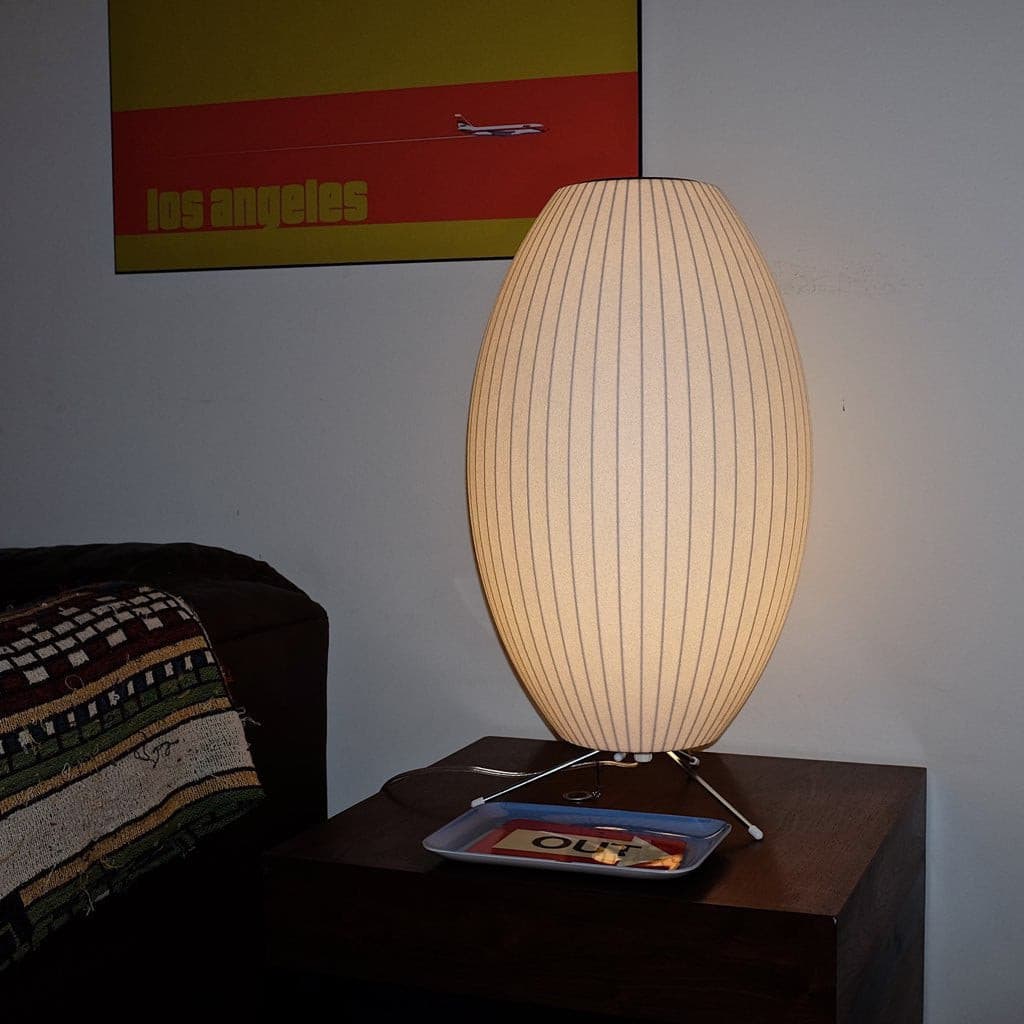 Lampe sur Trépied Sphérique - Design Élégant et Flexible