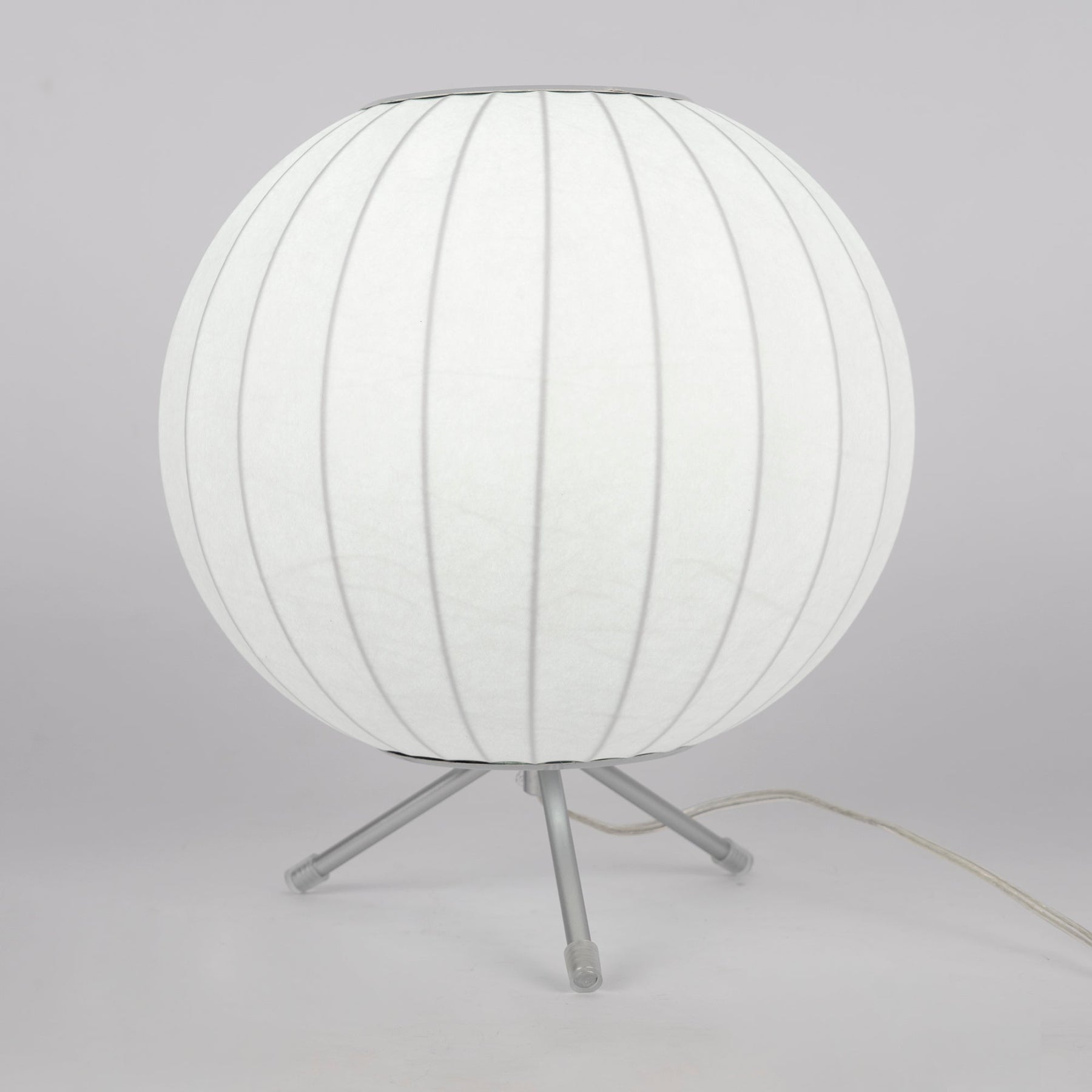 Lampe sur Trépied Sphérique - Design Élégant et Flexible