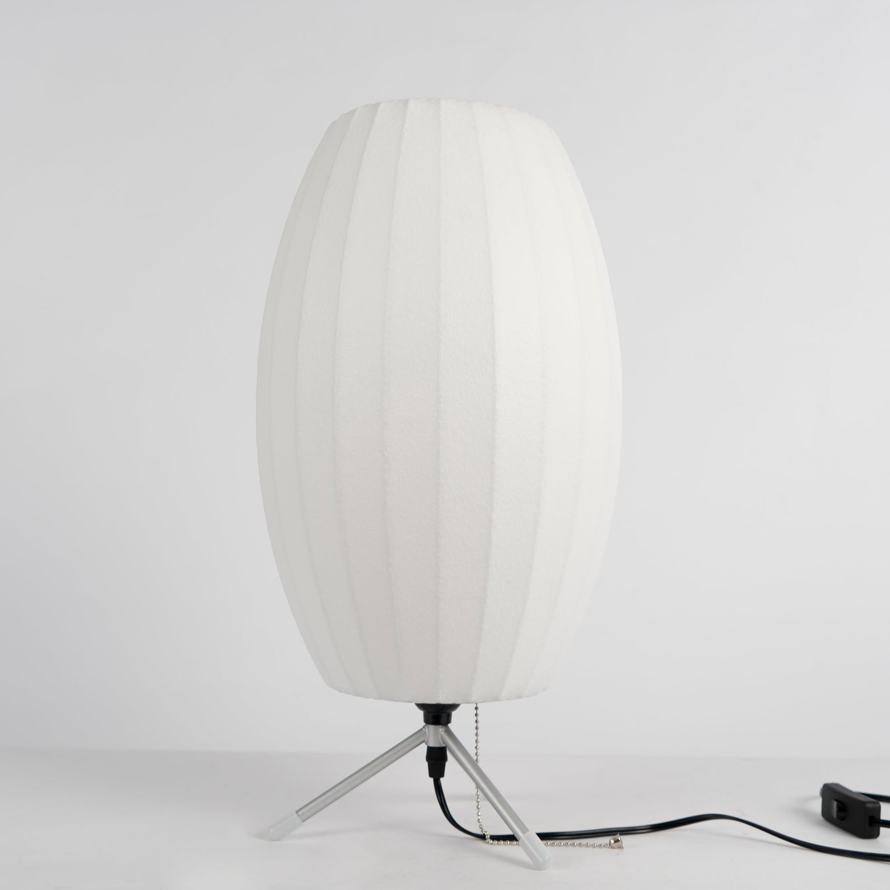 Lampe sur Trépied Sphérique - Design Élégant et Flexible