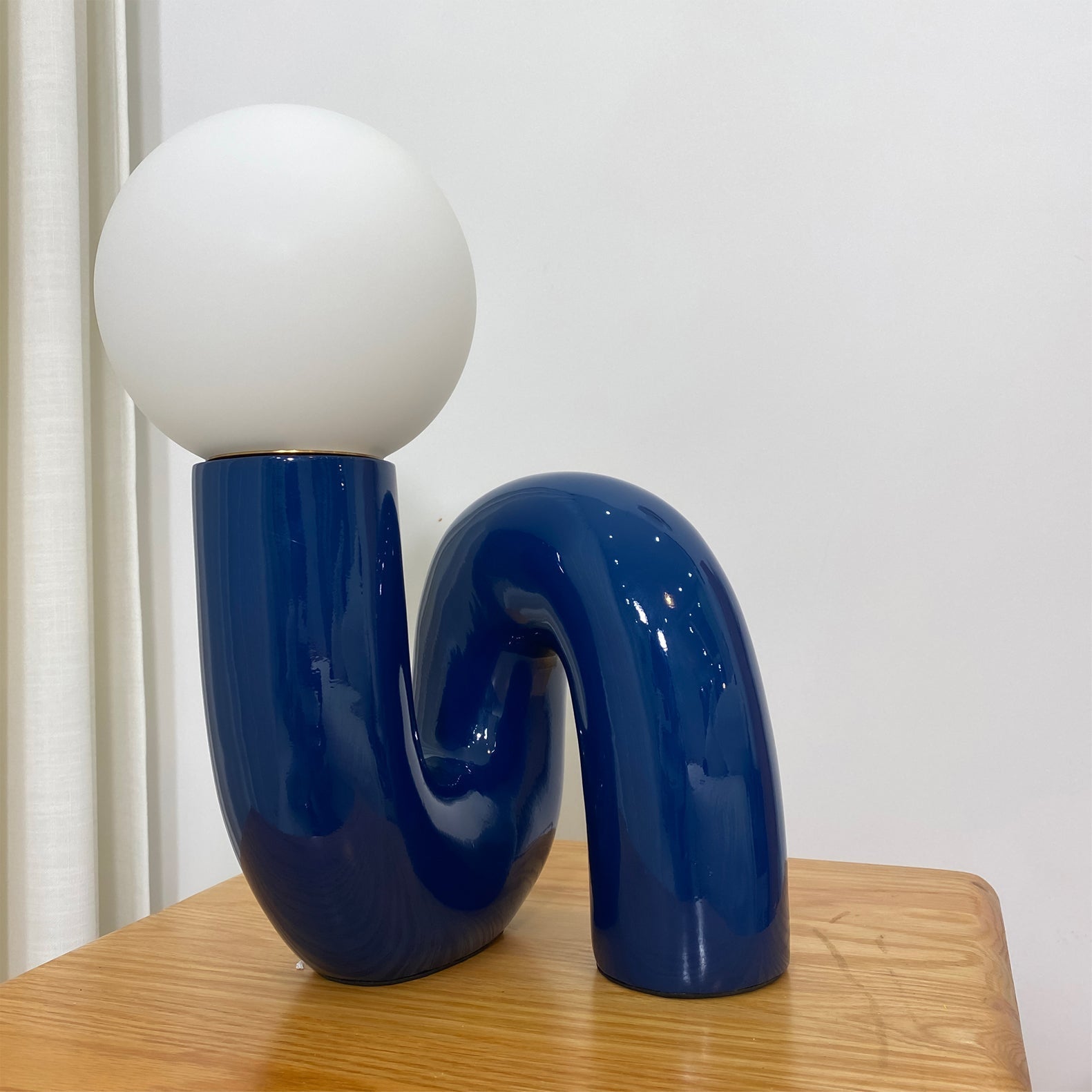 Lampe de Table en Résine et Verre - Design Spiral Élégant et Durable