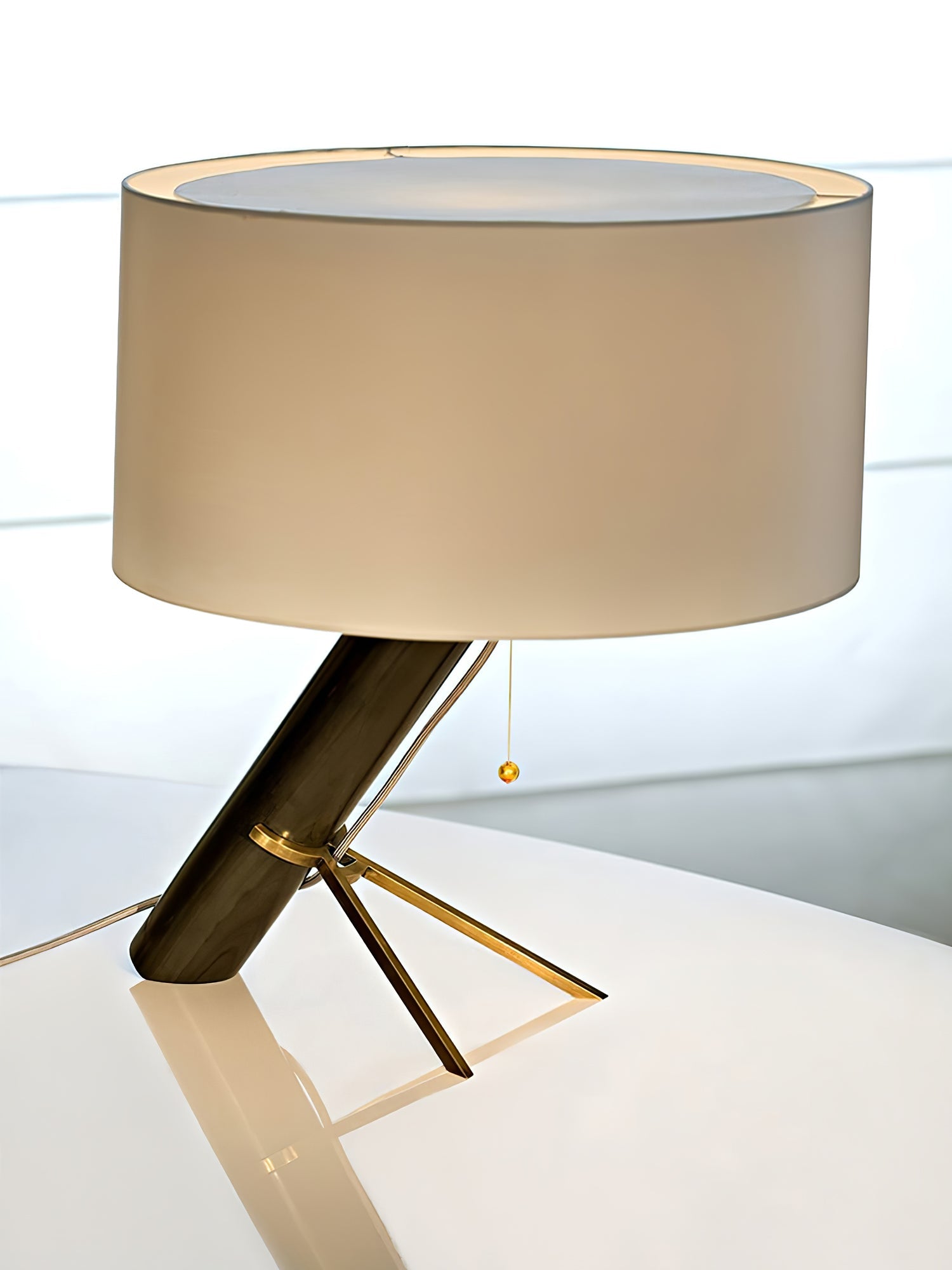 Lampe de Table Élégante avec Finition Dorée - Style Sophistiqué pour Votre Intérieur