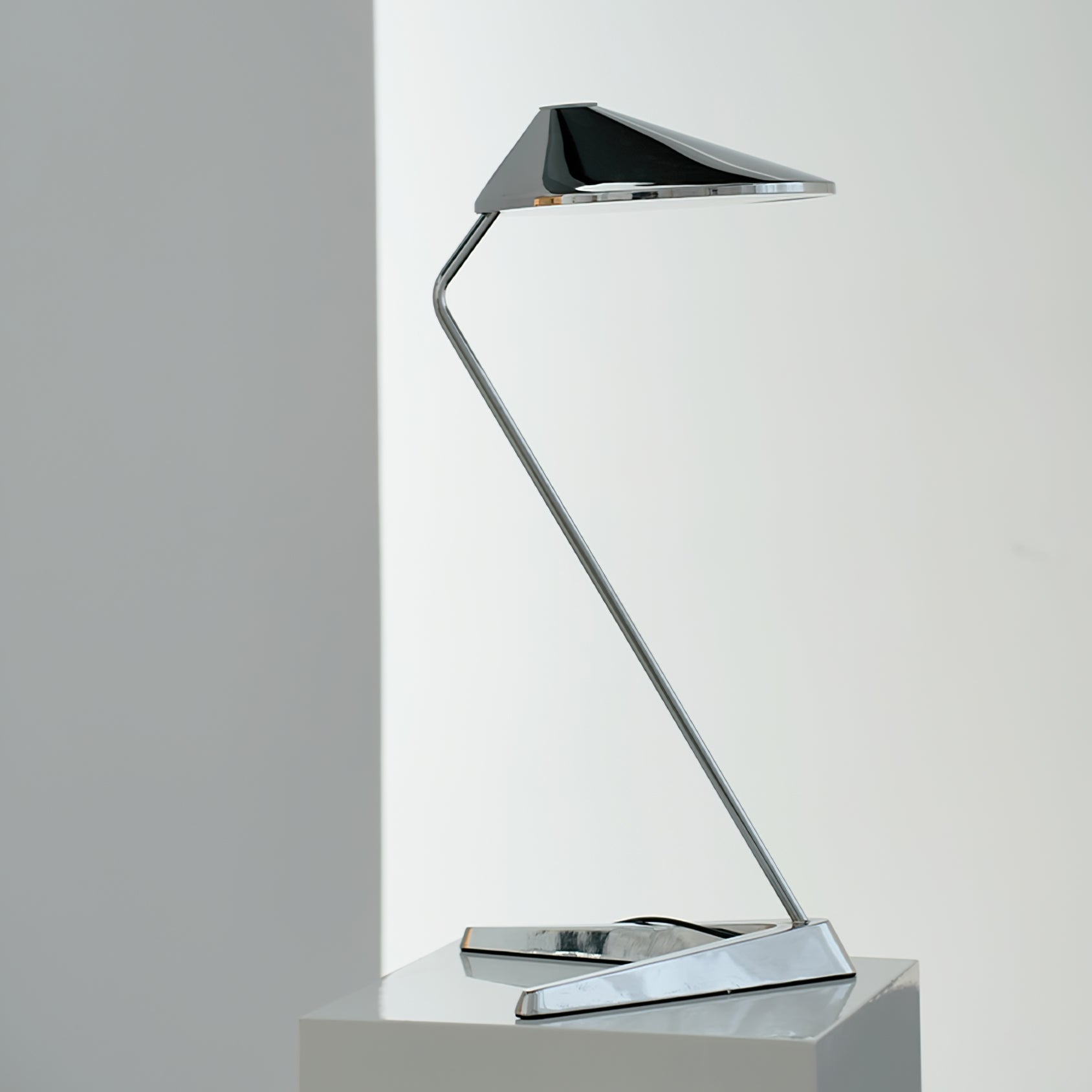 Lampe de Table Minimaliste - Design Épuré et Élégant