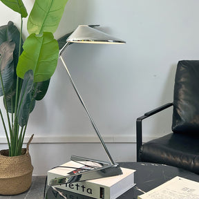 Lampe de Table Minimaliste - Design Épuré et Élégant