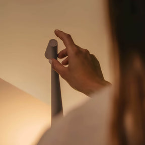 Lampe de Table LED Dimmable - Élégance et Liberté Sans Fil